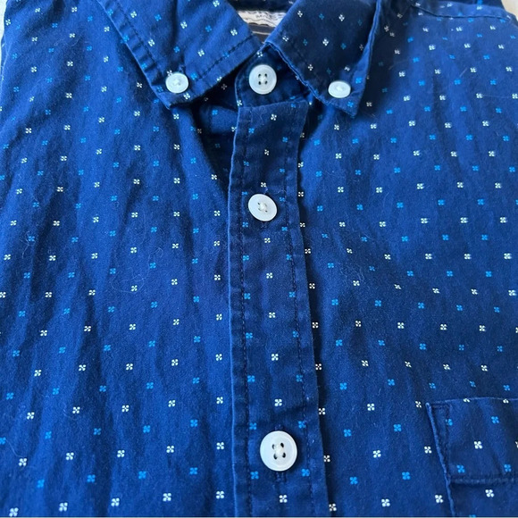 Express Men’s Blue Patterned Button Up - Medium. - Picture 2 of 10